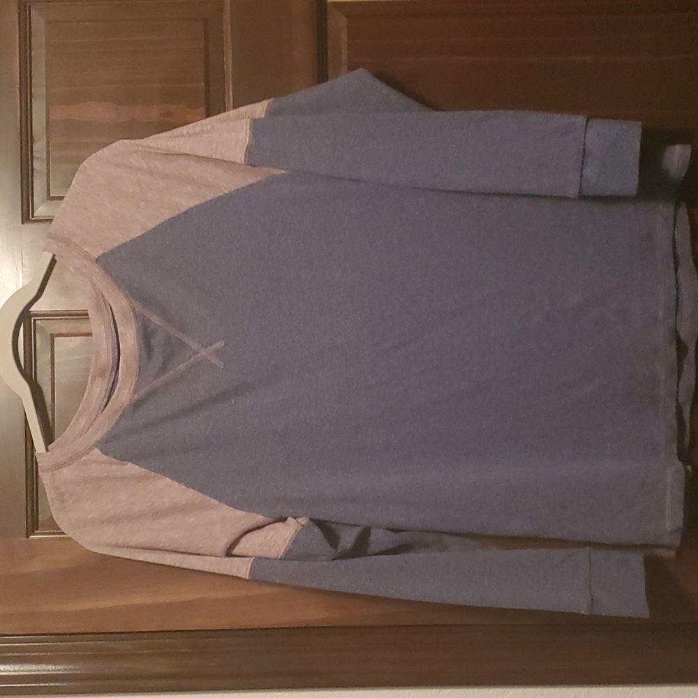 Womens medium top, gray/blue-tan